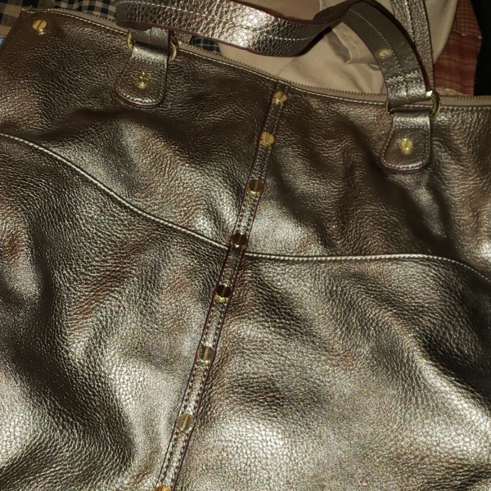 Metallic Gianni Bini tote